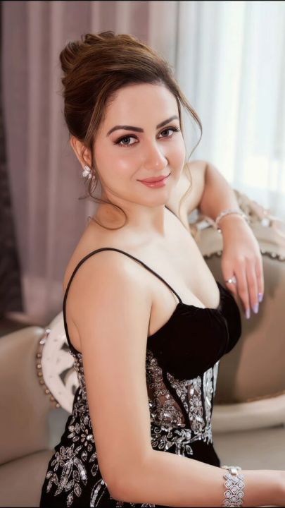 Premium VIP call girls in Islamabad offering discreet companionship in F-7 and F-8 sectors